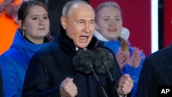 Tổng thống Nga phát biểu với đám đông ở Moscow, 18/3/2024.